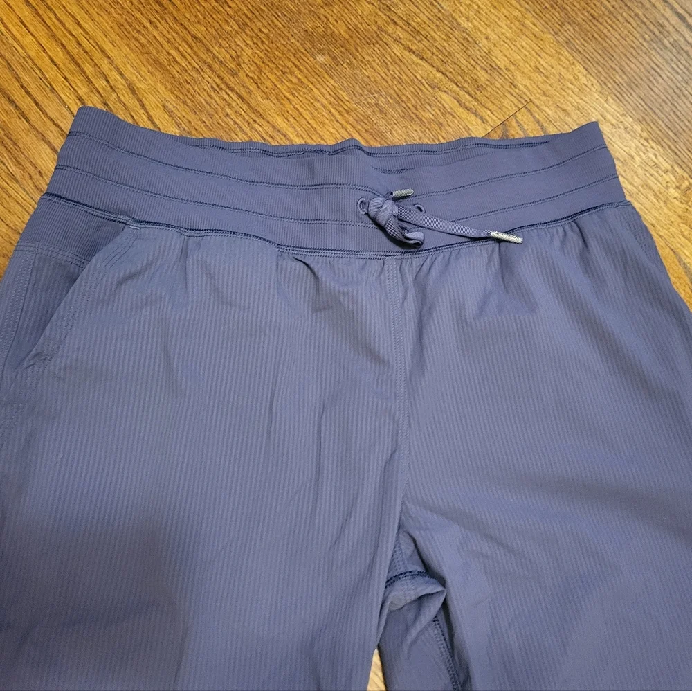 Lululemon Dance Studio Crop II Size 10 Blue Greyvy - Picture 5 of 8